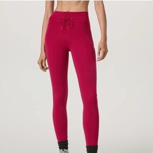 Vuori Daily Form Strawberry legging